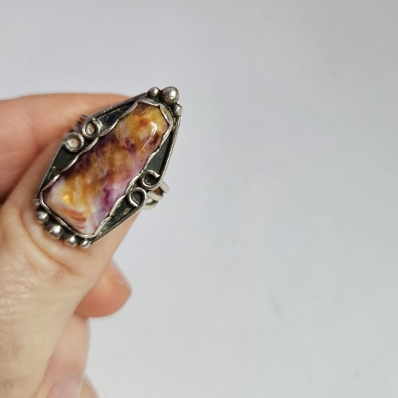 Jewelry - Multi color arrow ring
